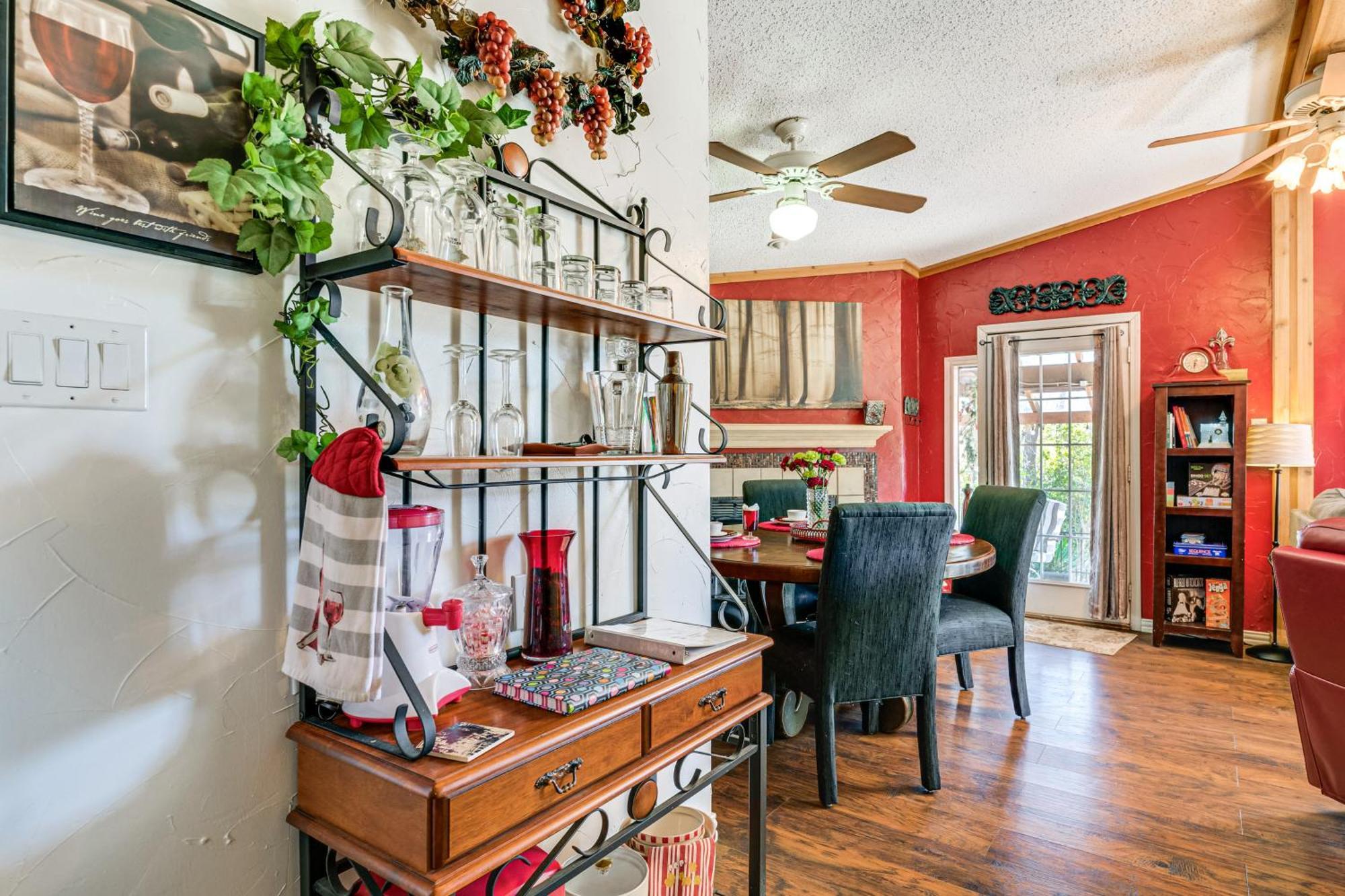 Villa College Station Getaway With Hot Tub And Courtyard! Exterior foto
