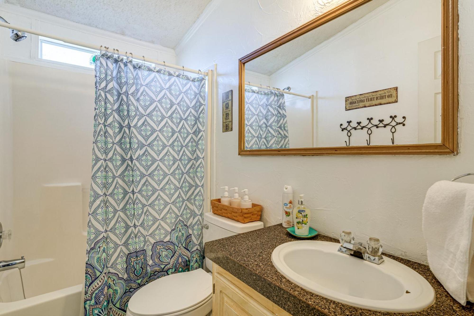 Villa College Station Getaway With Hot Tub And Courtyard! Exterior foto