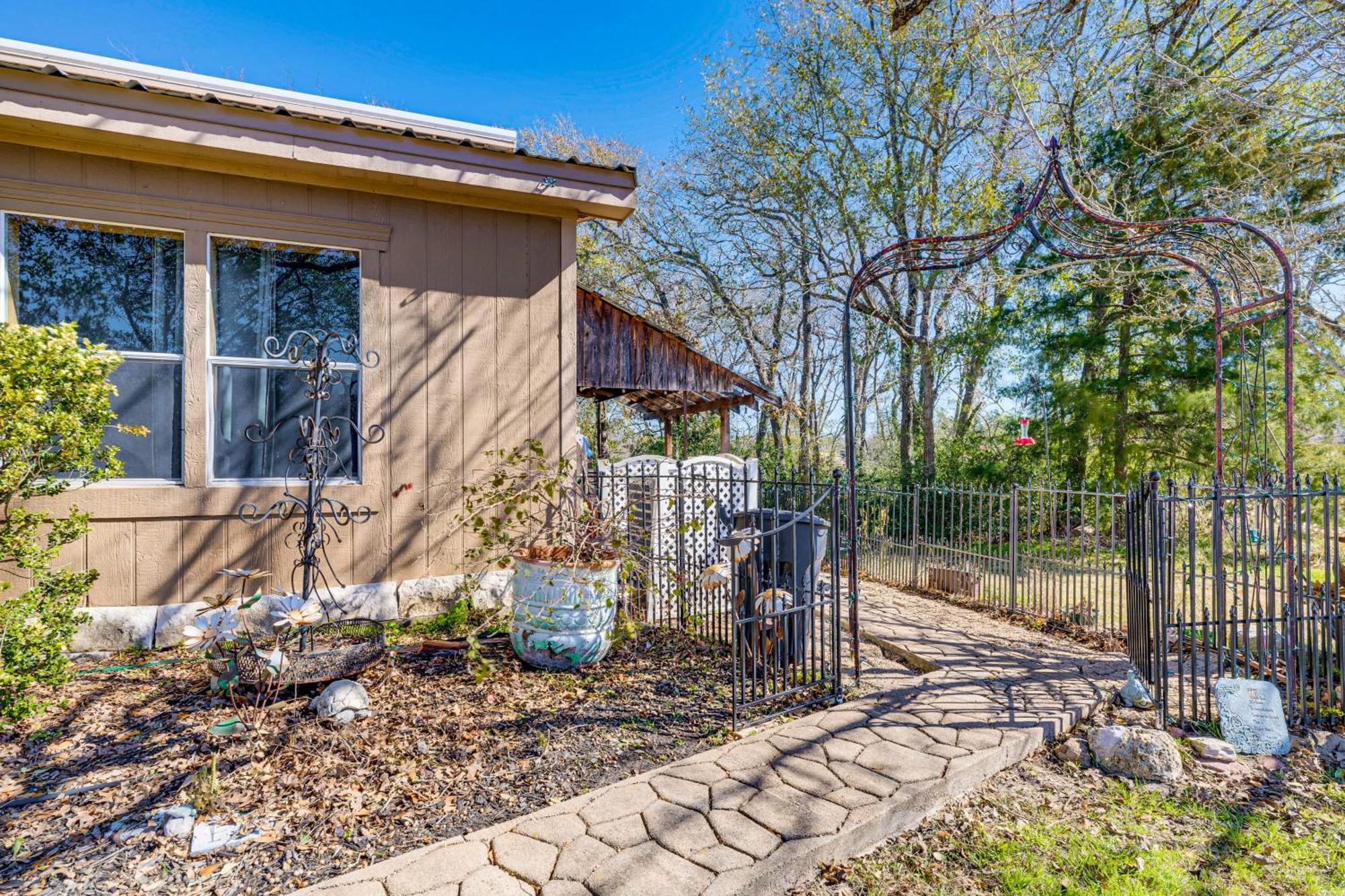 Villa College Station Getaway With Hot Tub And Courtyard! Exterior foto